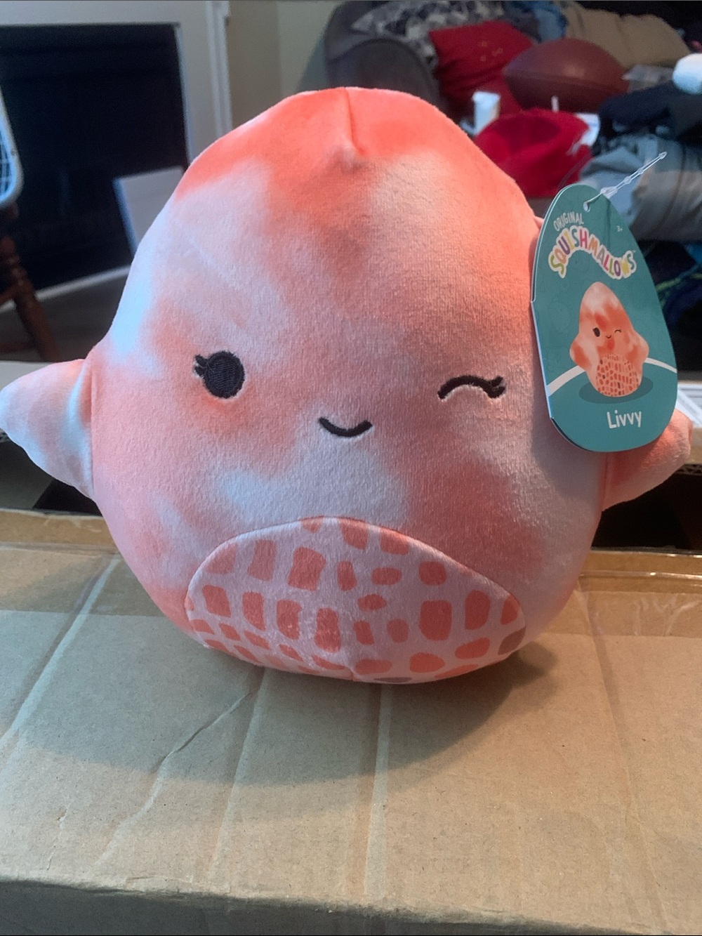 Squishmallows- 6 inch Livvy Peach & White Plush Winking Sea Buddy